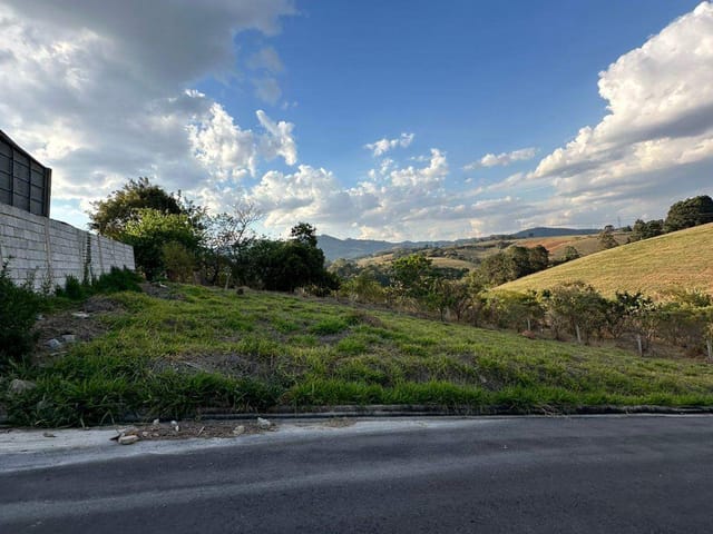 Terreno com 425m², à venda, no bairro Godoy em Extrema