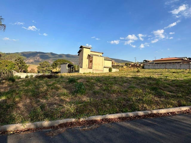 Terreno com 532m², à venda, no bairro Godoy em Extrema