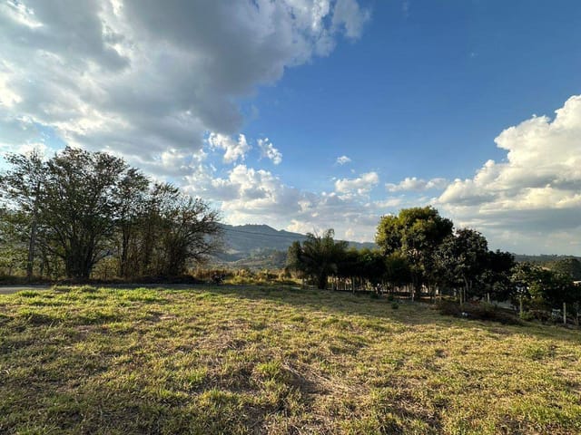 Terreno com 532m², à venda, no bairro Godoy em Extrema