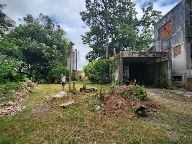 Terreno com 1316m², à venda, no bairro Centro em Pelotas