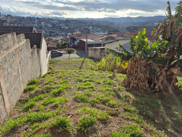 Terreno com 410m², à venda, no bairro CENTRO em Extrema