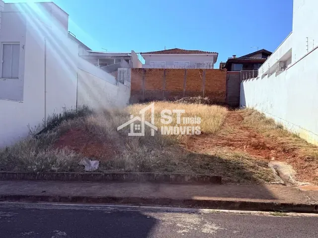 Terreno com 330m², à venda, no bairro Jardim Itália em Andradas