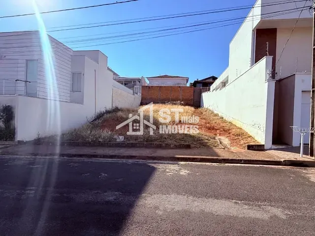Terreno com 330m², à venda, no bairro Jardim Itália em Andradas