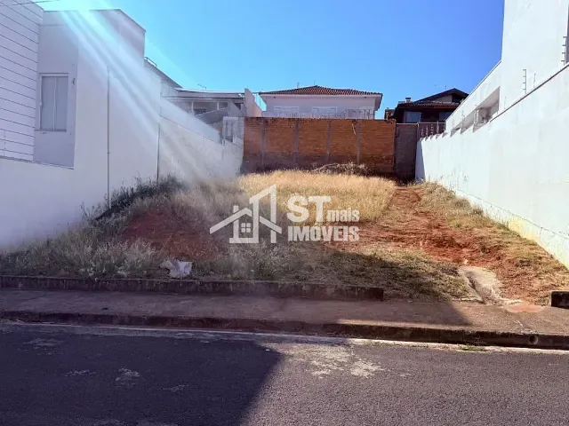 Terreno com 330m², à venda, no bairro Jardim Itália em Andradas