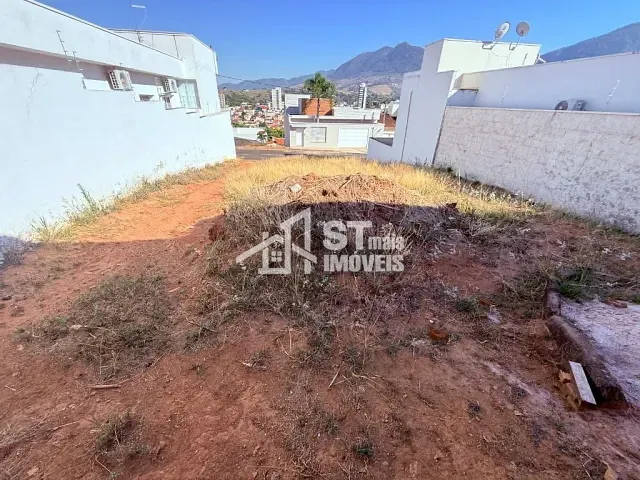 Terreno com 330m², à venda, no bairro Jardim Itália em Andradas
