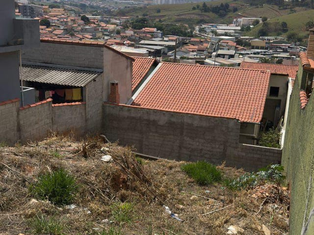 Terreno com 200m², à venda, no bairro Parque dos Passaros em Extrema