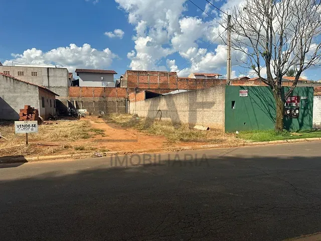 Terreno com 315m², à venda, no bairro Imigrantes em Holambra