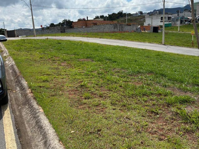 Terreno com 270m², à venda, no bairro Morada da Serra em Extrema