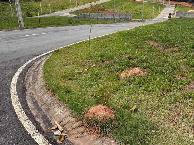 Terreno com 270m², à venda, no bairro Morada da Serra em Extrema