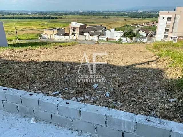 Terreno com 390m², à venda, no bairro Residencial Village Santana em Guaratinguetá