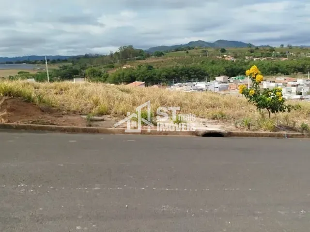 Terreno com 198m², à venda, no bairro Jardim Heloisa em Andradas