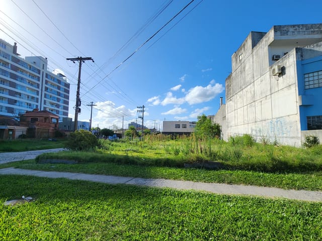 Terreno com 705m², à venda, no bairro Areal em Pelotas