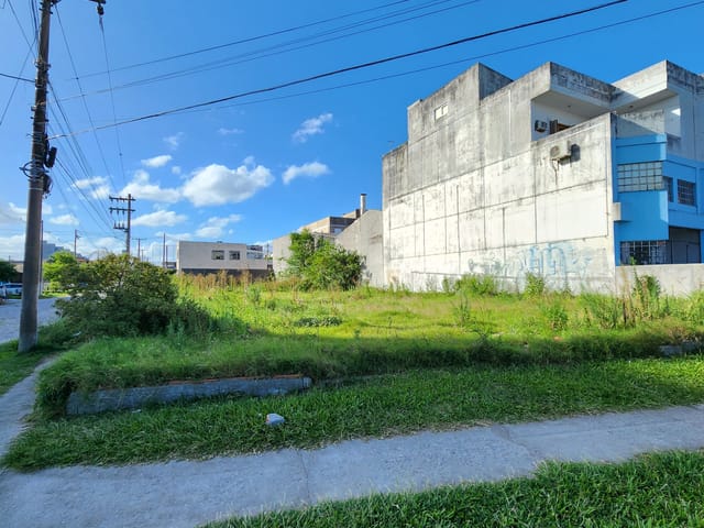 Terreno com 705m², à venda, no bairro Areal em Pelotas