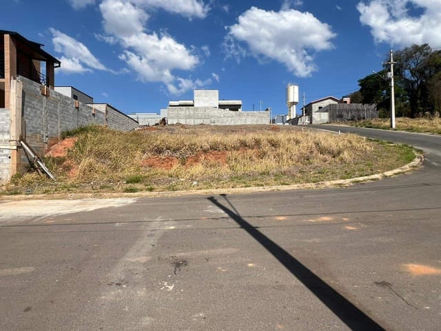 Terreno com 202m², à venda, no bairro Loteamento Sierra em Extrema