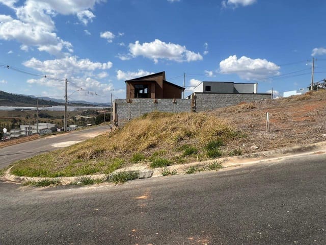 Terreno com 202m², à venda, no bairro Loteamento Sierra em Extrema