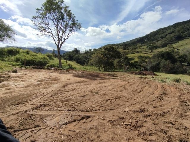 Terreno com 2500m², à venda, no bairro JUNCAL em Extrema