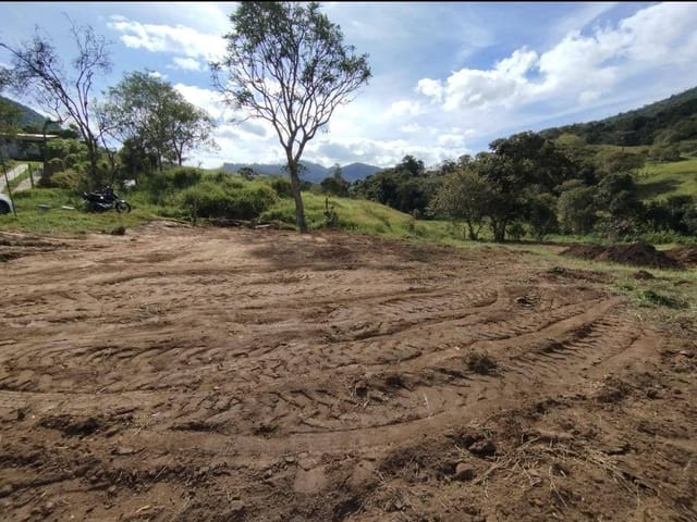 Terreno com 2500m², à venda, no bairro JUNCAL em Extrema