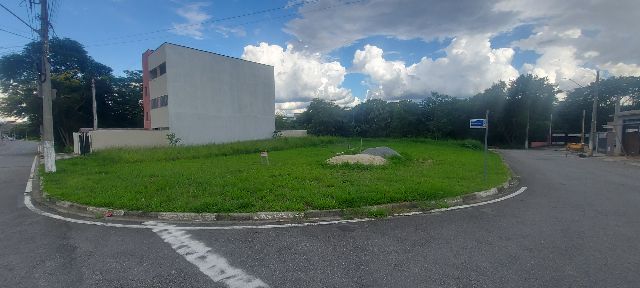 Terreno com 185m², à venda, no bairro Loteamento Residencial e Comercial Flamboyant em Pindamonhangaba
