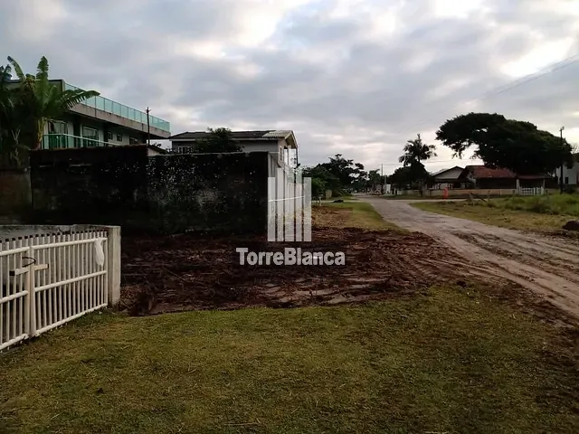 Terreno com 360m², à venda, no bairro centro em Itapoá