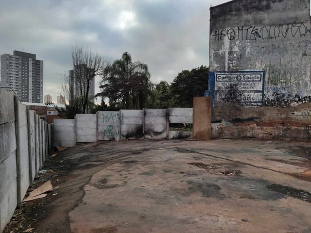 Terreno com 638m², à venda, no bairro Bussocaba em Osasco