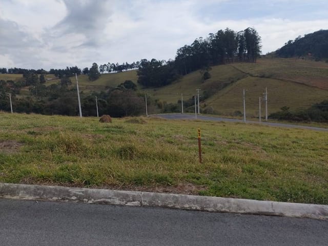 Terreno com 215m², à venda, no bairro Matão em Extrema