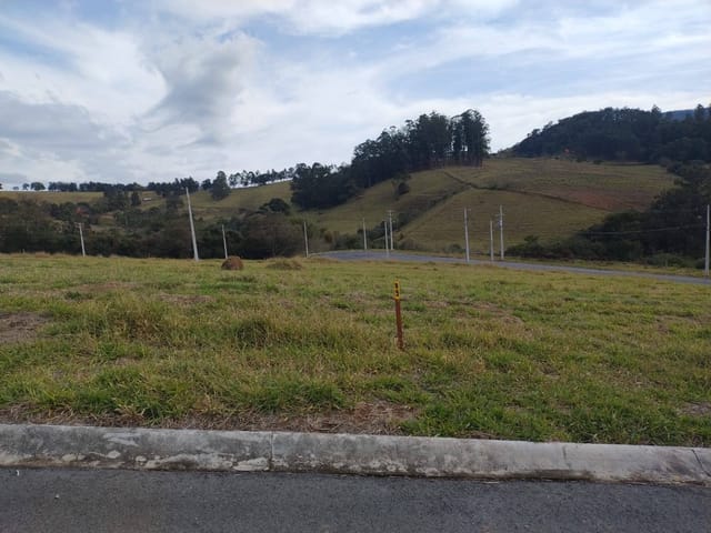 Terreno com 215m², à venda, no bairro Matão em Extrema