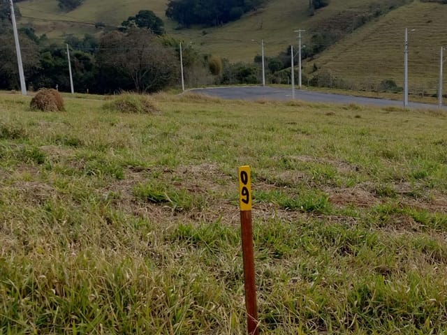 Terreno com 215m², à venda, no bairro Matão em Extrema