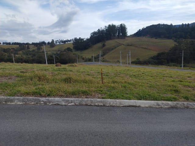Terreno com 215m², à venda, no bairro Matão em Extrema