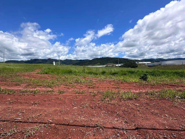 Terreno com 250m², à venda, no bairro Morada da Serra em Extrema