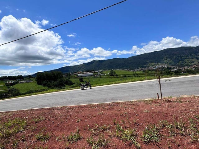 Terreno com 250m², à venda, no bairro Morada da Serra em Extrema
