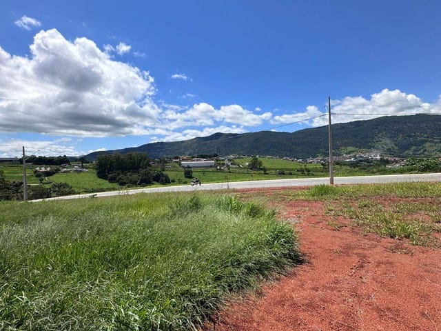Terreno com 250m², à venda, no bairro Morada da Serra em Extrema