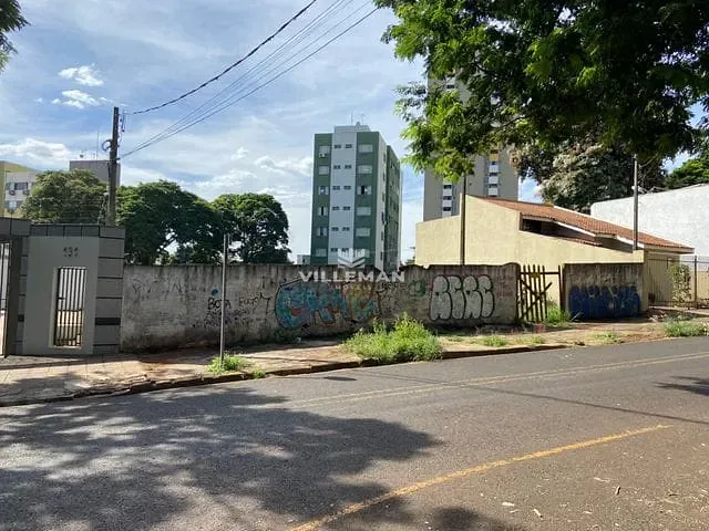 Terreno com 668m², à venda, no bairro Zona 07 em Maringá