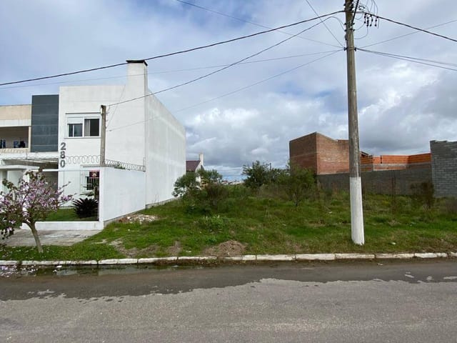 Terreno com 190m², à venda, no bairro Três Vendas em Pelotas