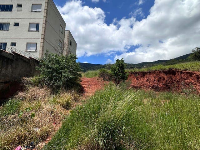 Terreno com 250m², à venda, no bairro VILLA GARDEN em Extrema