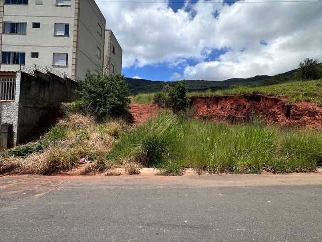 Terreno com 250m², à venda, no bairro VILLA GARDEN em Extrema