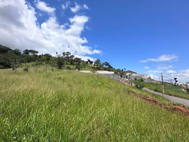 Terreno com 250m², à venda, no bairro VILLA GARDEN em Extrema