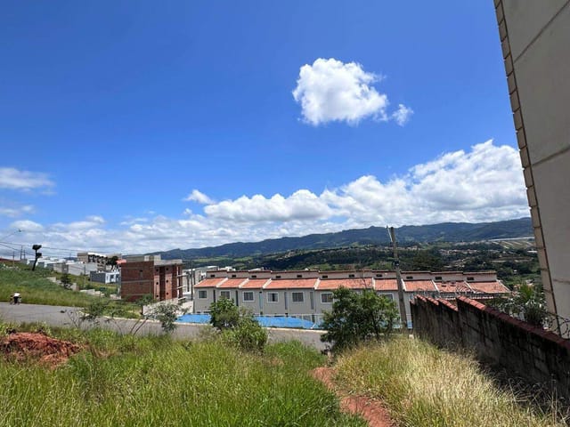 Terreno com 250m², à venda, no bairro VILLA GARDEN em Extrema