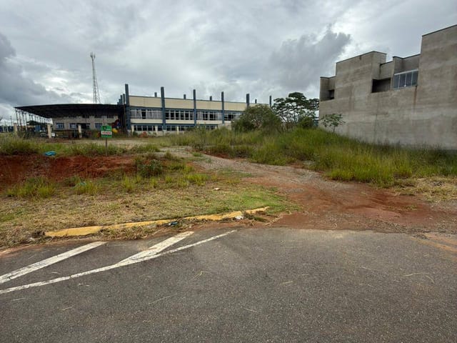 Terreno com 600m², à venda, no bairro Parque dos Manacás em Extrema