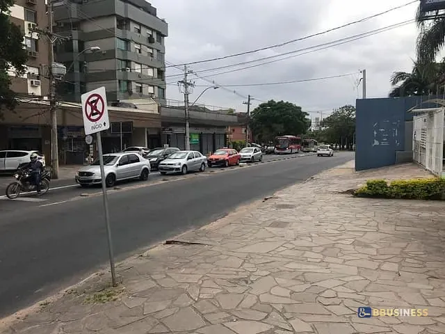 Terreno com 324m², à venda, no bairro Santa Tereza em Porto Alegre
