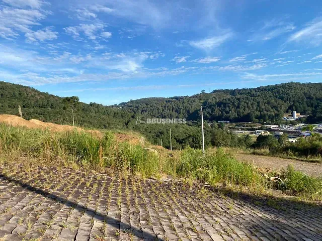 Terreno com 300m², à venda, no bairro Parada Cristal em Caxias do Sul