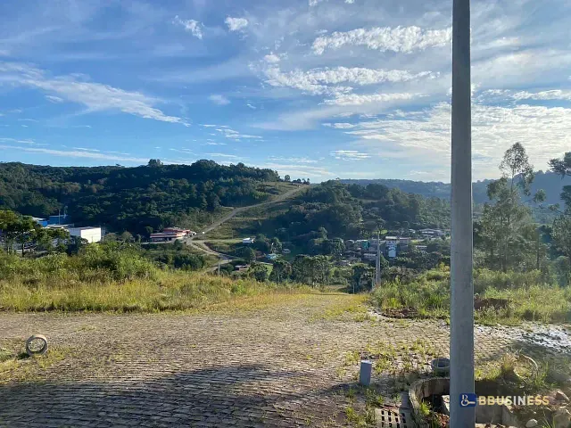 Terreno com 300m², à venda, no bairro Parada Cristal em Caxias do Sul