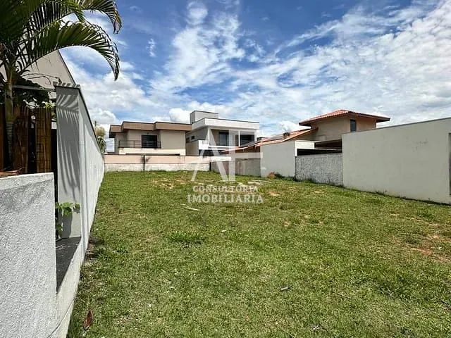 Terreno com 404m², à venda, no bairro Piracangaguá em Taubaté