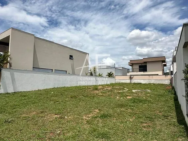 Terreno com 404m², à venda, no bairro Piracangaguá em Taubaté