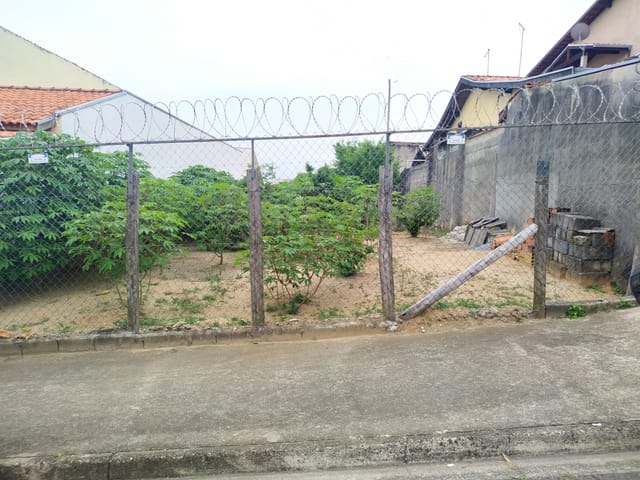 Terreno com 300m², à venda, no bairro Residencial Mombaça I em Pindamonhangaba