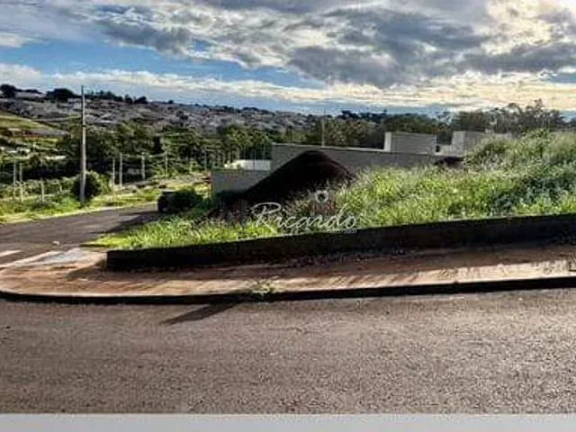 Terreno com 340m², à venda, no bairro Jardim Campestre II em Arapongas