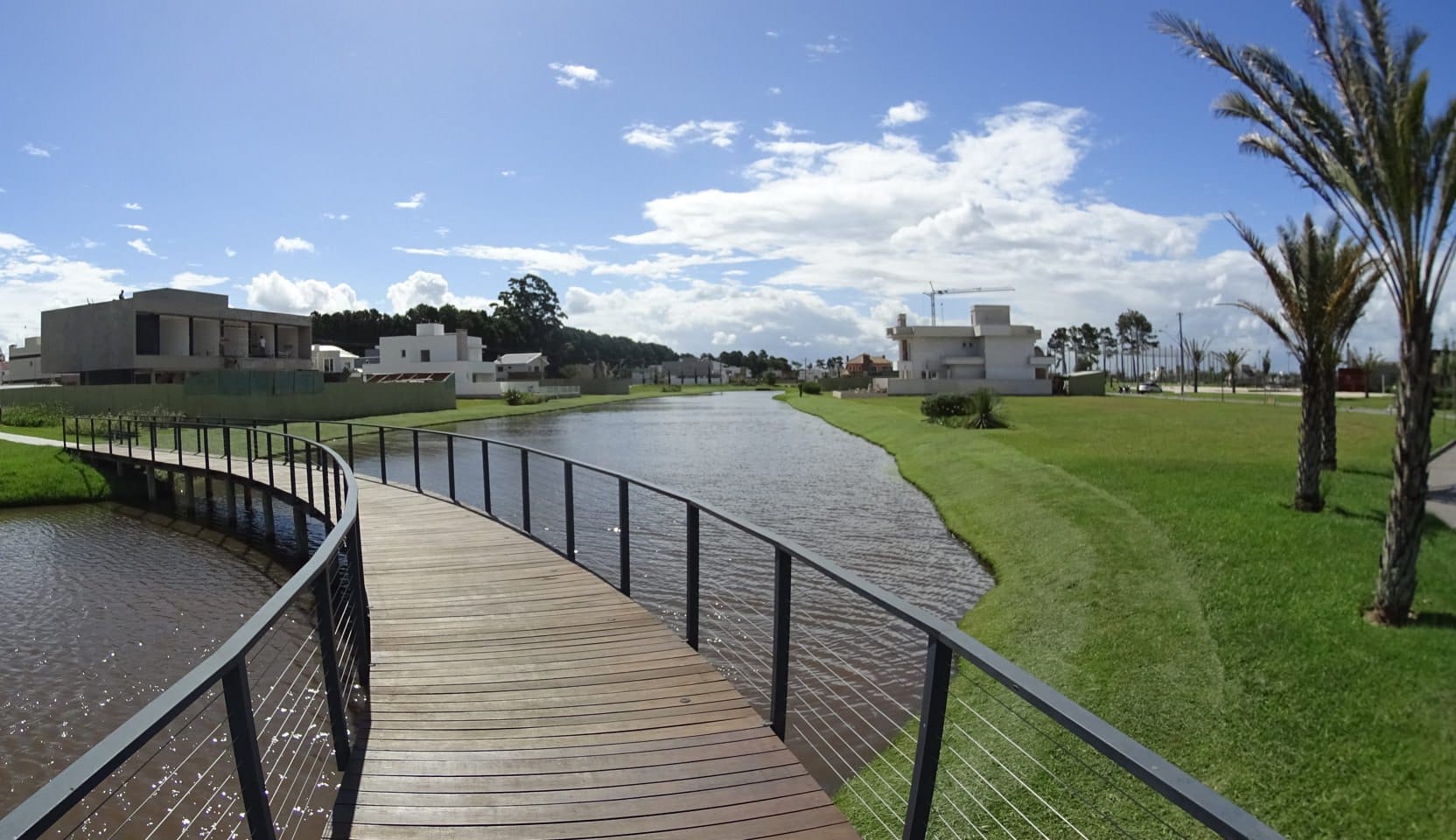 Terreno à venda no Lagos de São Gonçalo, Pelotas - 424 m² de área total, sendo totalmente plano e localizado em condomínio de alto padrão. - 11