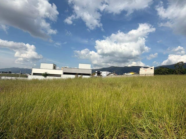 Terreno com 200m², à venda, no bairro Jatobás em Extrema
