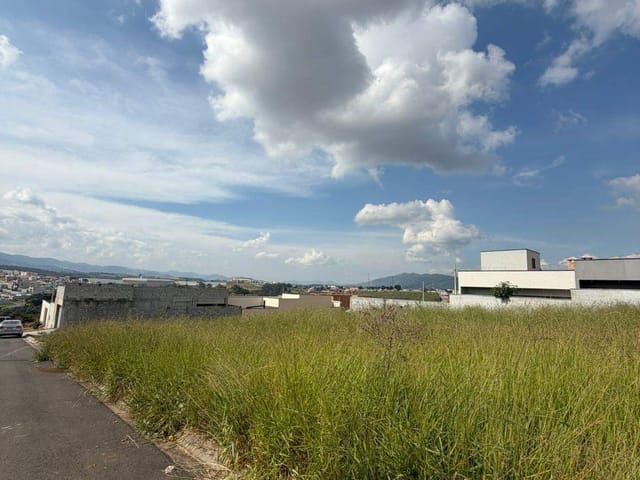 Terreno com 200m², à venda, no bairro Jatobás em Extrema