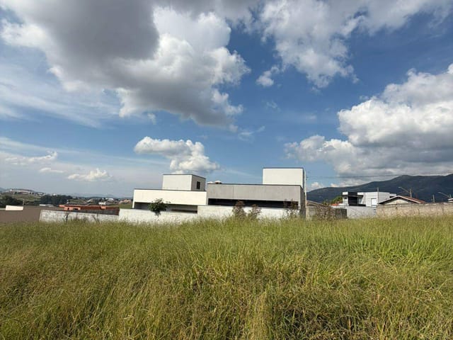 Terreno com 200m², à venda, no bairro Jatobás em Extrema