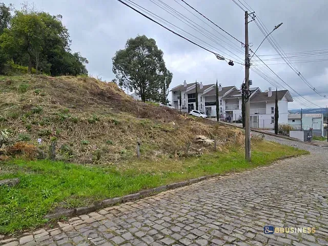 Terreno com 792m², à venda, no bairro São Luiz em Caxias do Sul